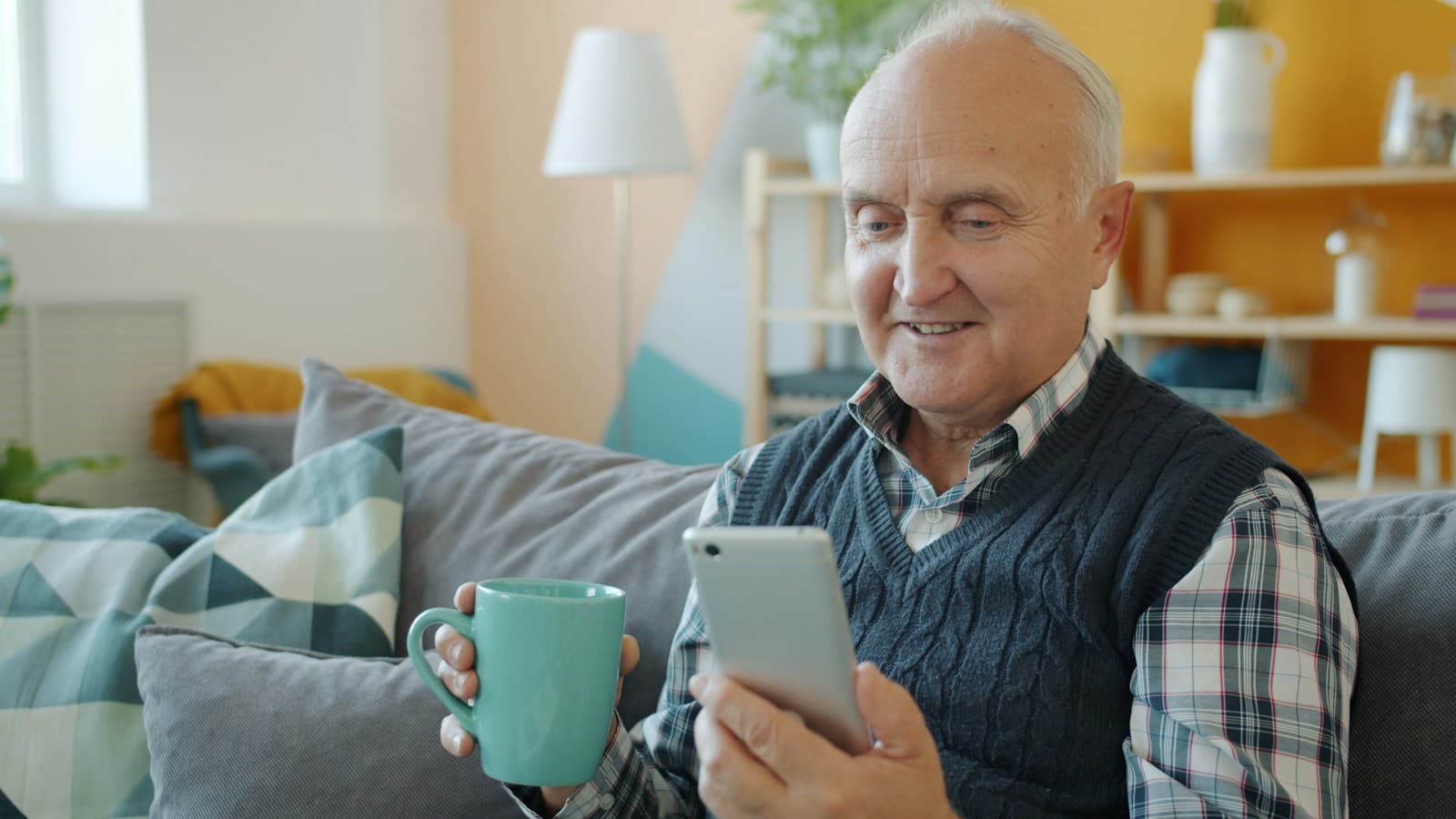 Une patiente contacte l’équipe de soins depuis son domicile